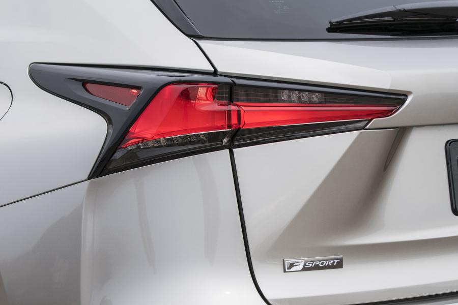 Детали экстерьера Lexus NX300 F-Sport 2017 года  (NA) (фото 4 из 41)